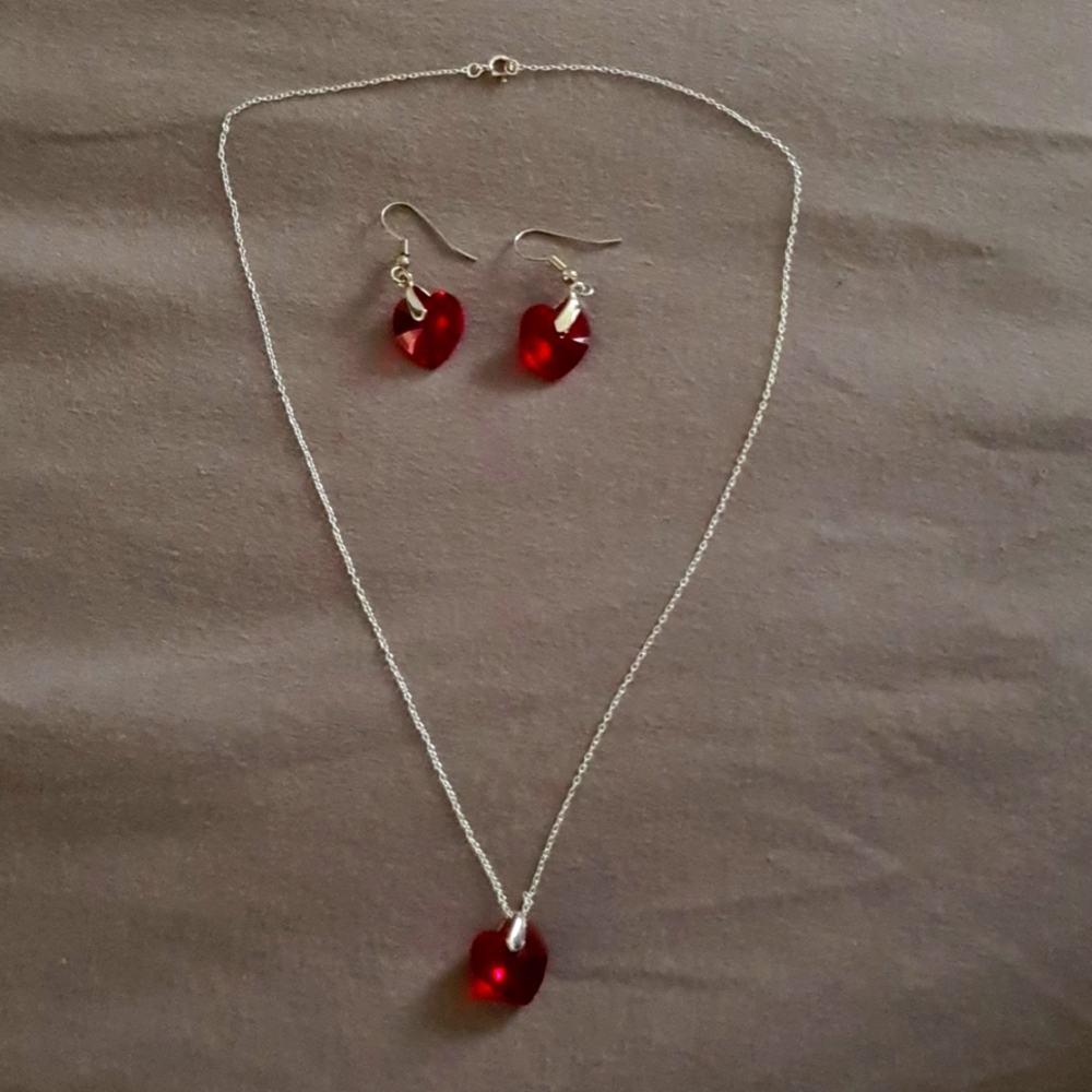 Beautiful vintage 3 piece necklace earrings set